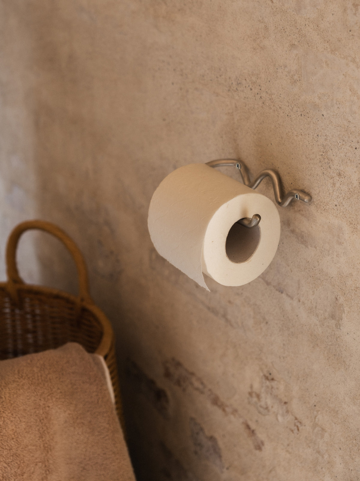 Curvature Toilet Paper Holder