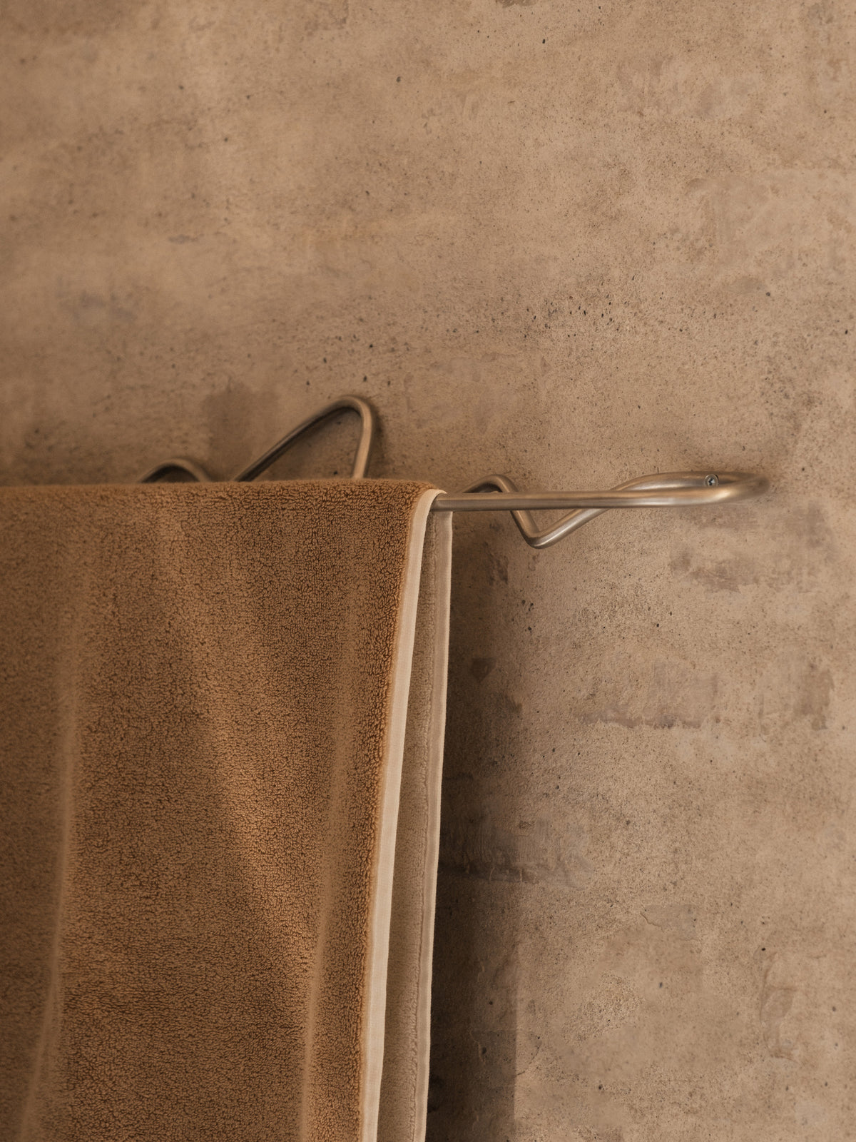 Curvature Towel Bar