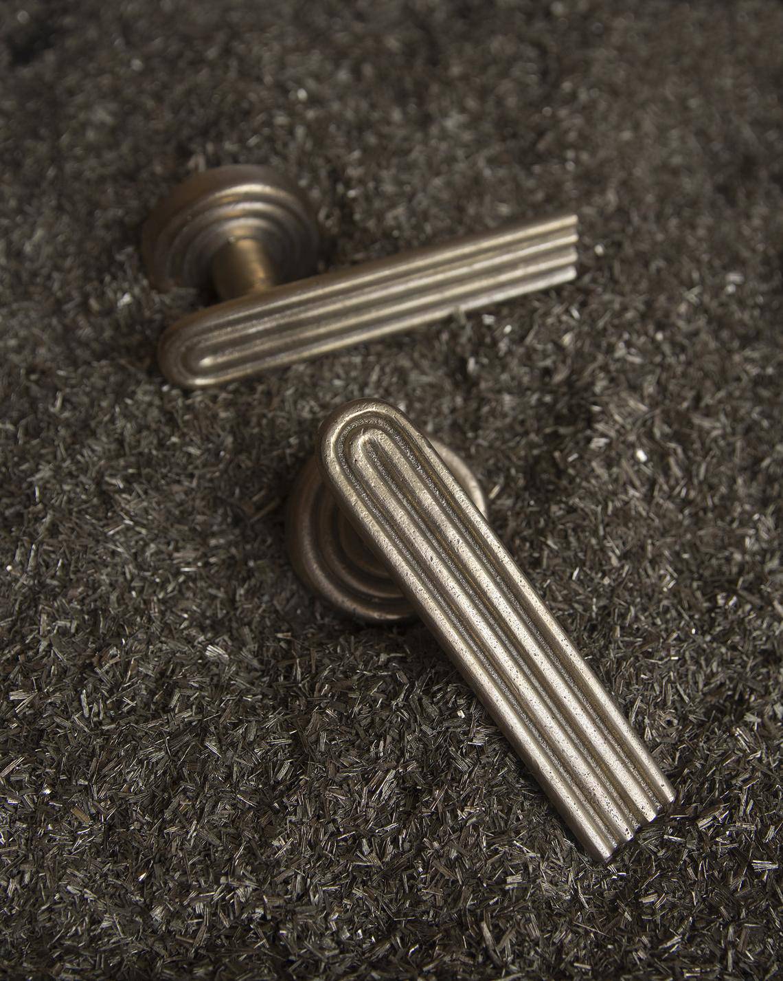 Forme 18 Fluted Door Lever