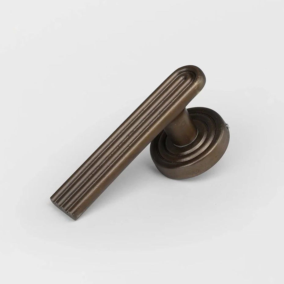 Forme 18 Fluted Door Lever