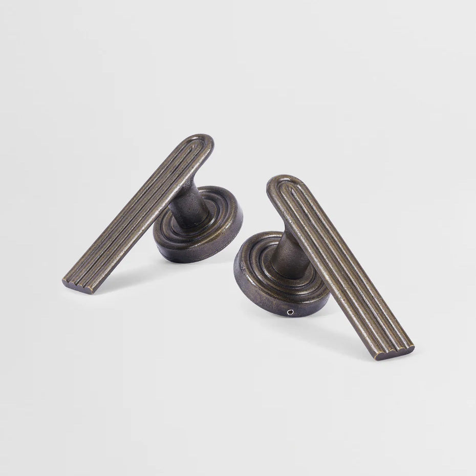 Forme 18 Fluted Door Lever