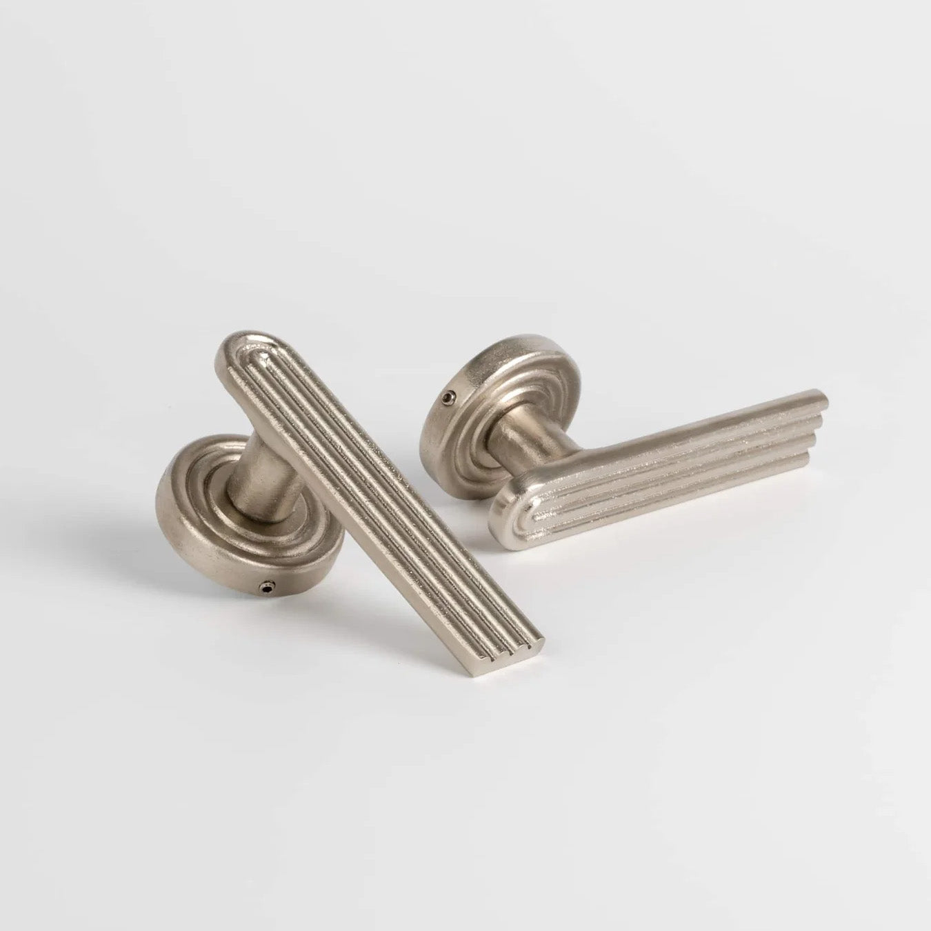 Forme 18 Fluted Door Lever
