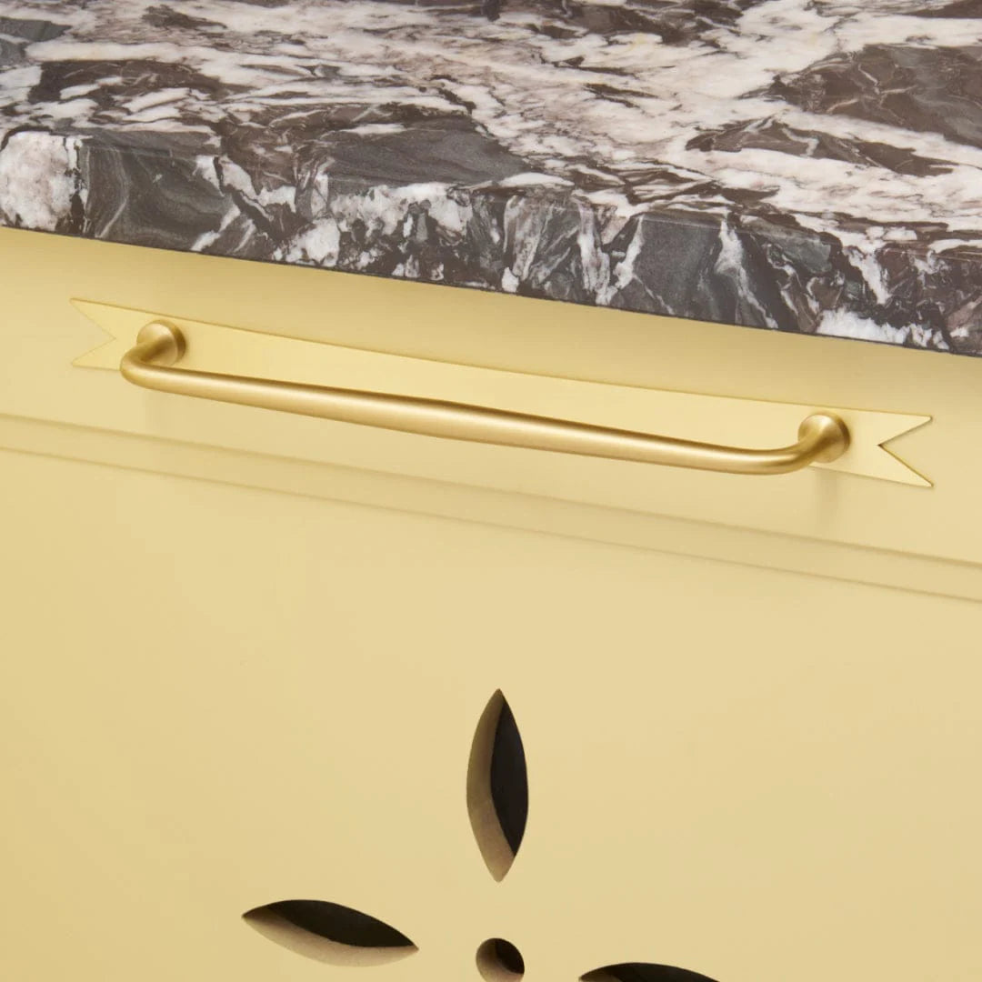 Grayson Cabinet Pull and Ribbon Backplate