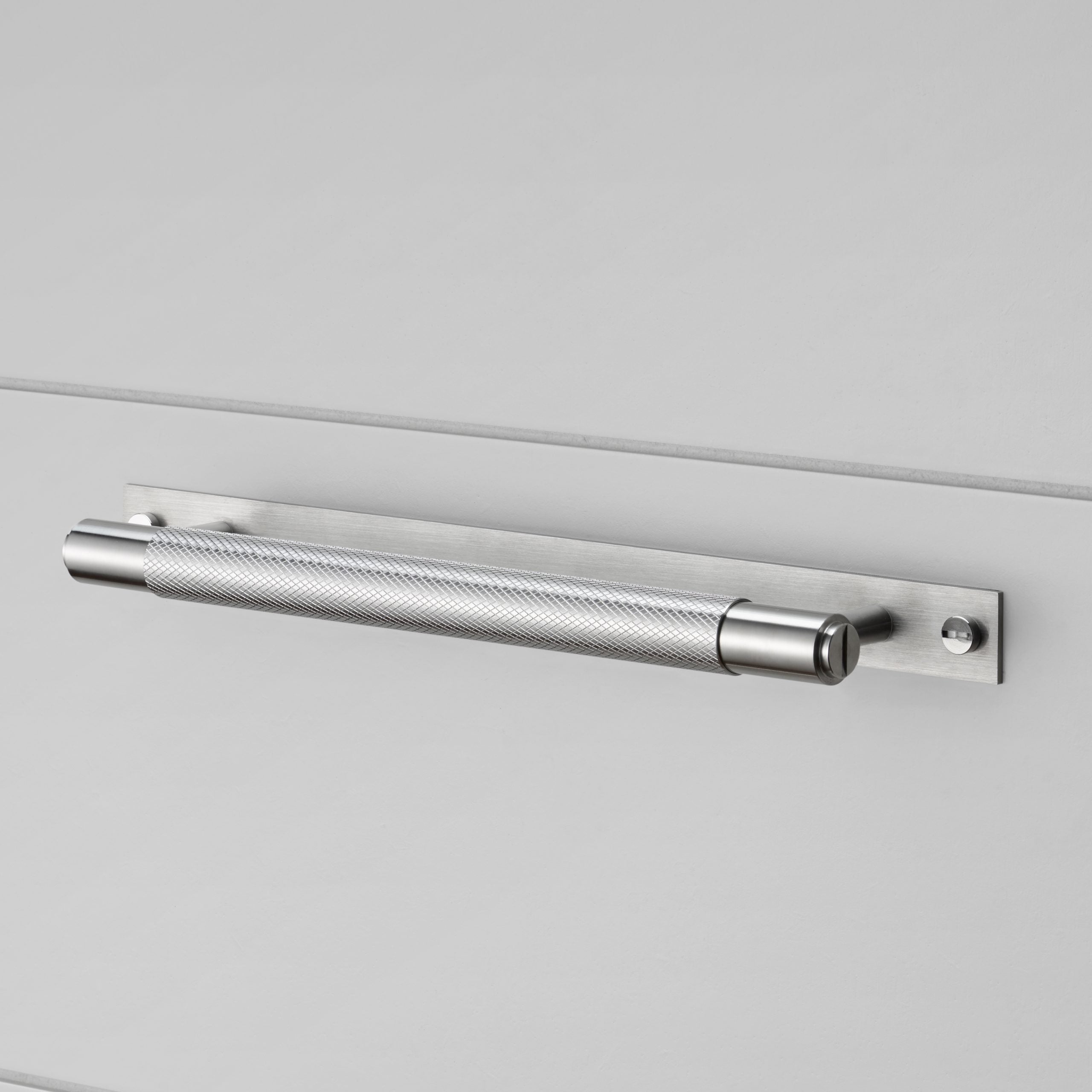 Cross Knurled Bar Cabinet Pull with Plate