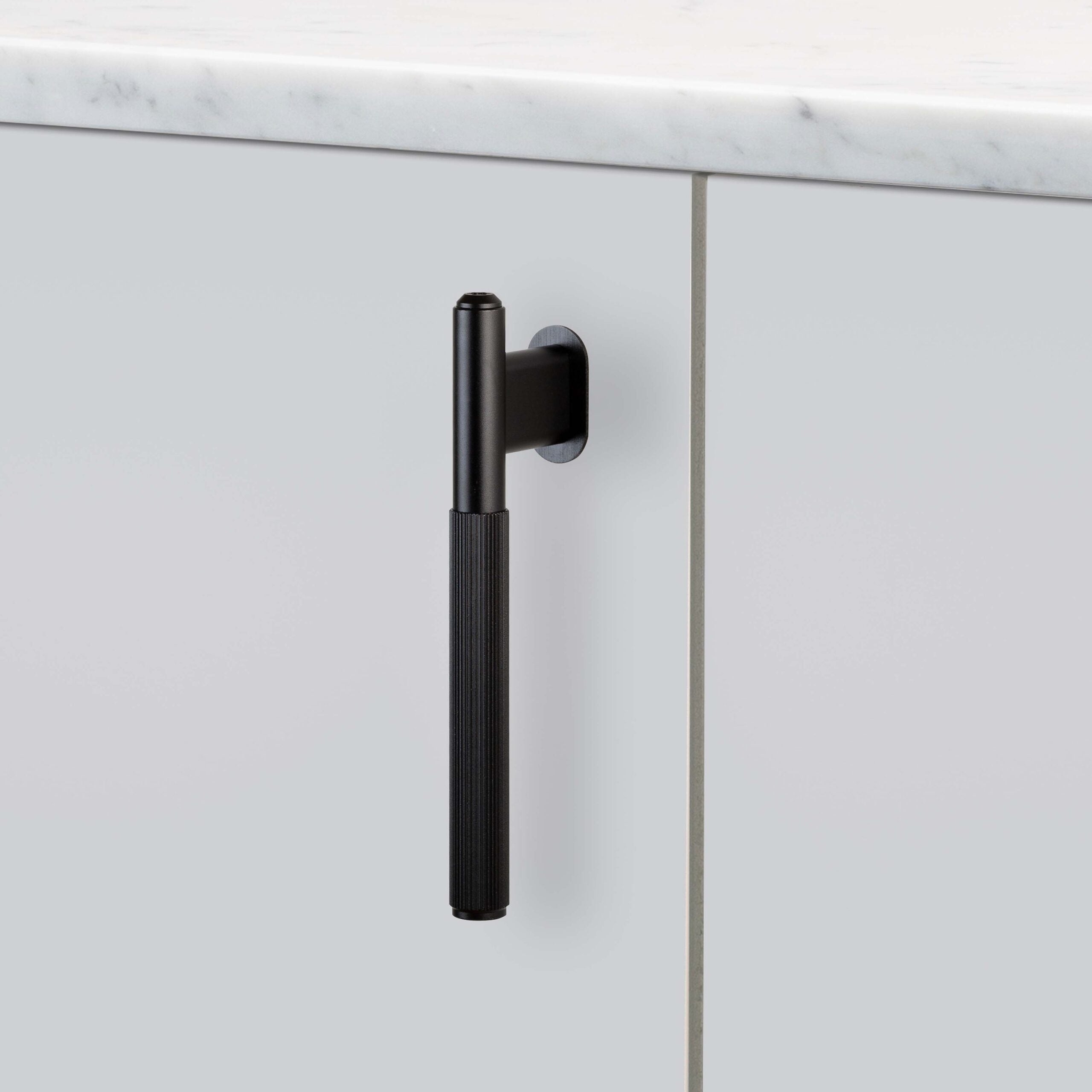 Linear L-Bar Cabinet Pull