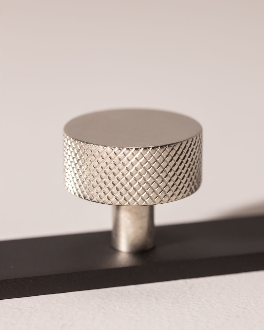 MIX Diamond Knurled Cabinet Knob & Backplate - Split Finish