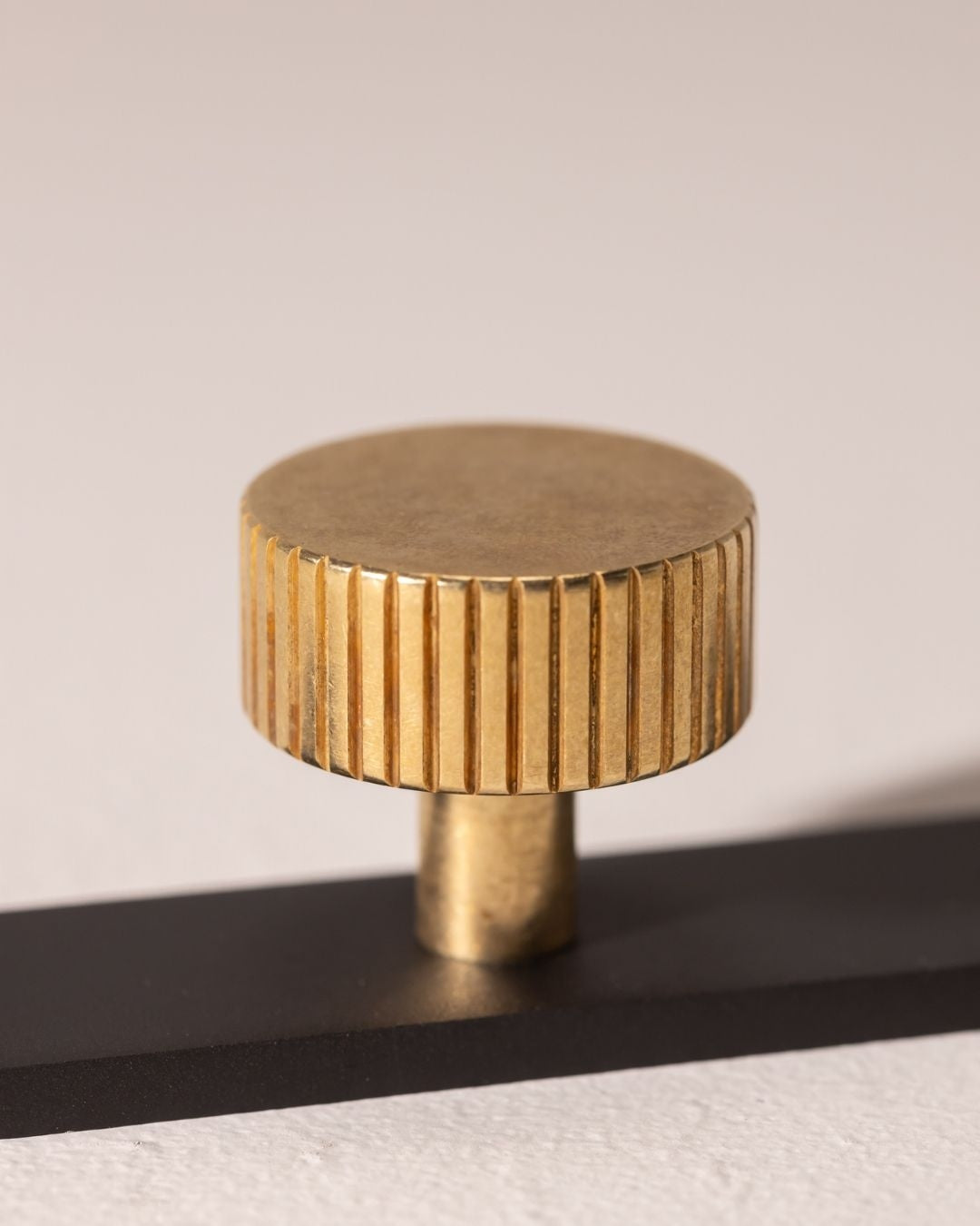 MIX Straight Knurled Cabinet Knob & Backplate - Split Finish