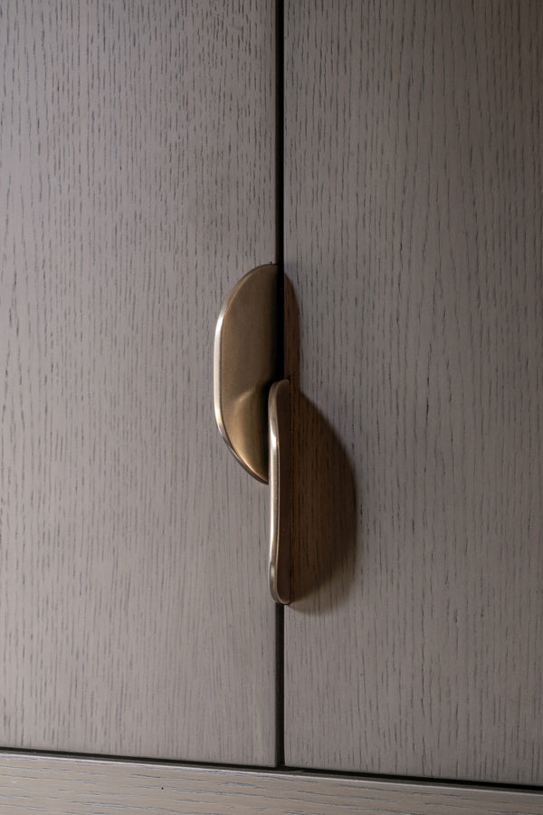 Rendezvous Catch Edge Cabinet Pull