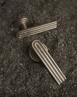 Forme 18 Fluted Door Lever