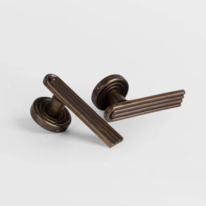 Forme 18 Fluted Door Lever