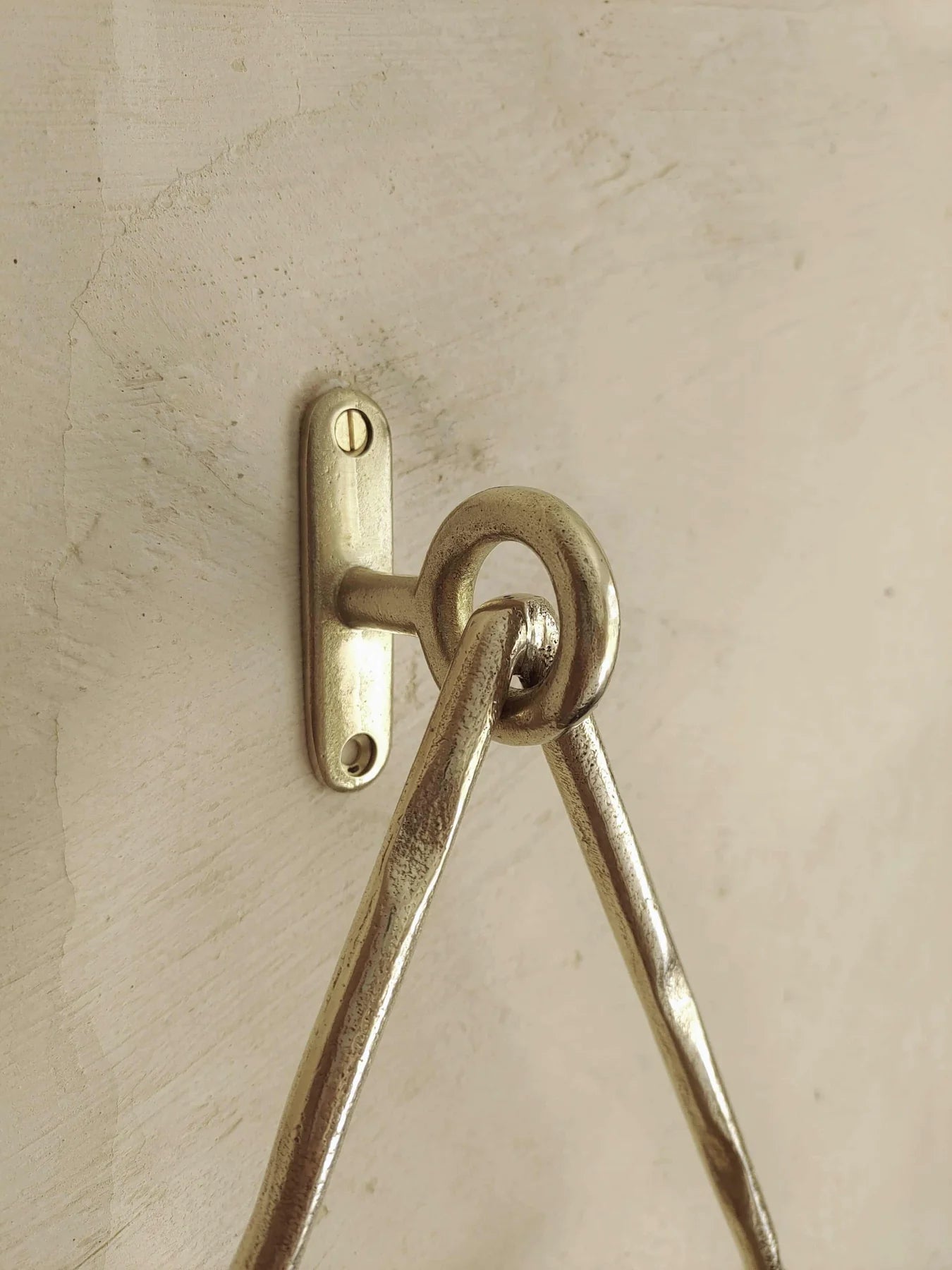 Forme 14 Triangular Towel Ring