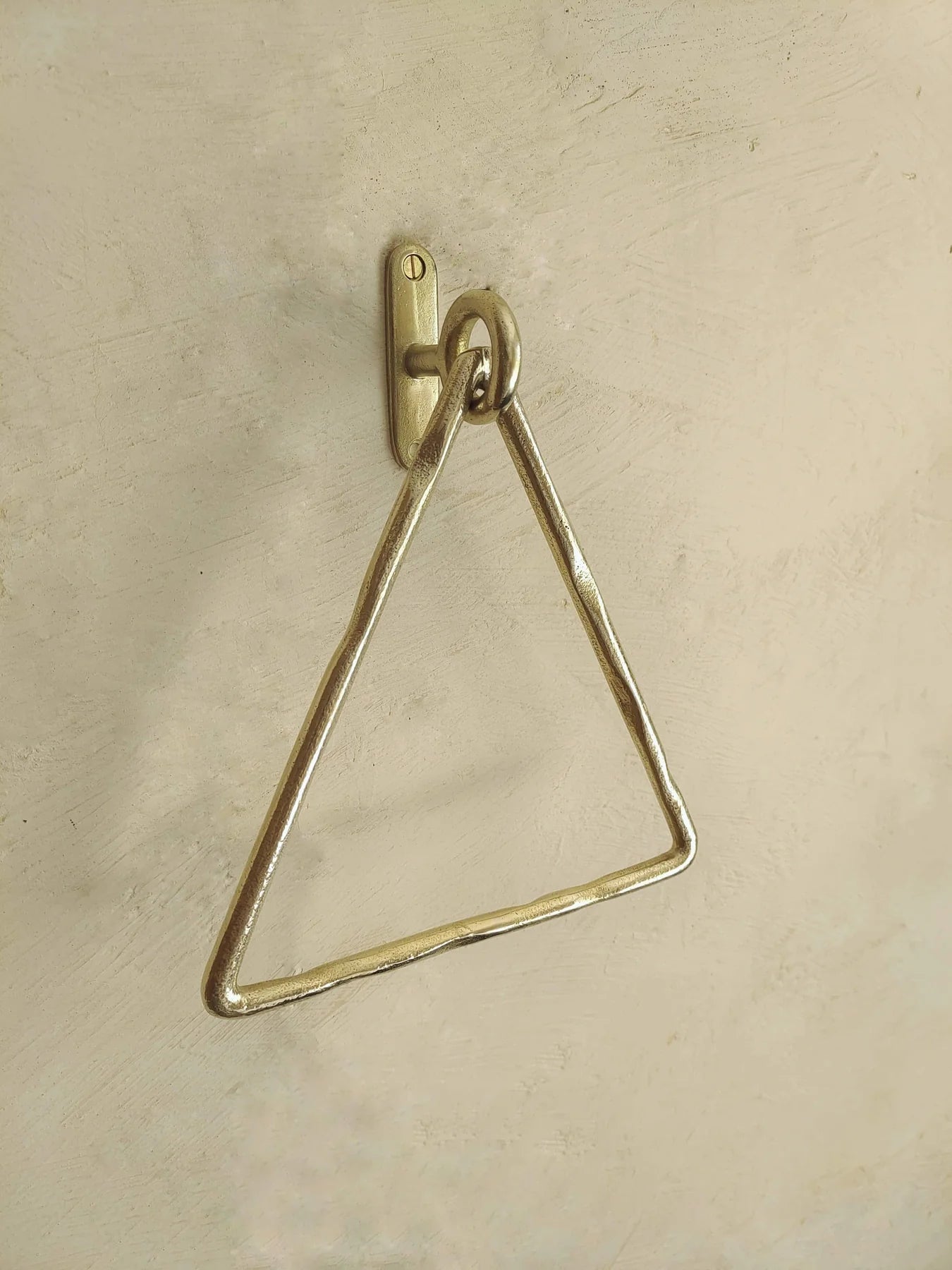 Forme 14 Triangular Towel Ring