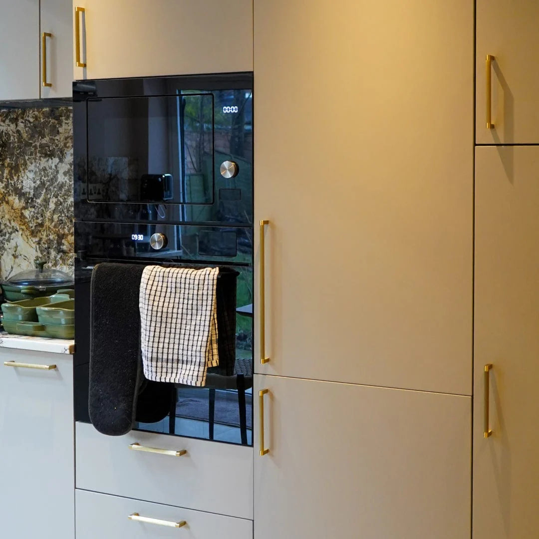 Becker Grooved D-Bar Cabinet Pull