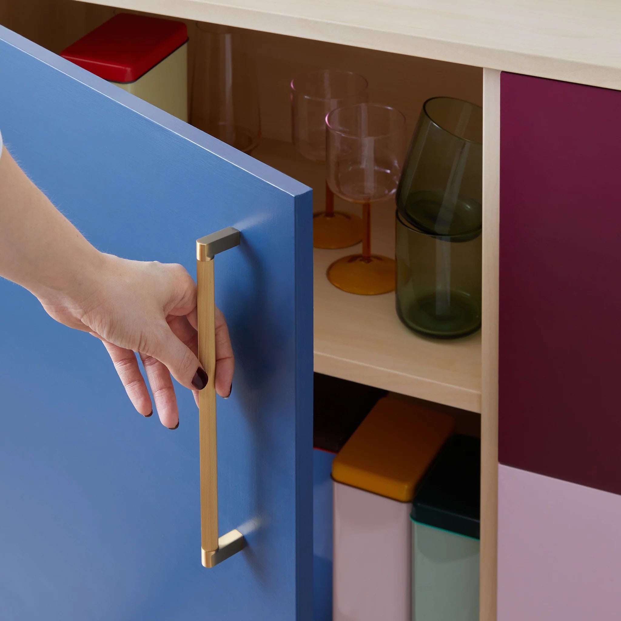 Becker Grooved D-Bar Cabinet Pull