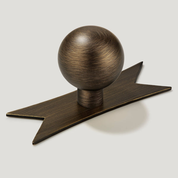 Bobbin Cabinet Knob and Ribbon Backplate