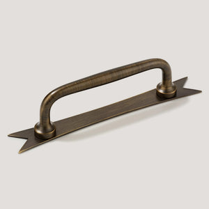Grayson Cabinet Pull and Ribbon Backplate
