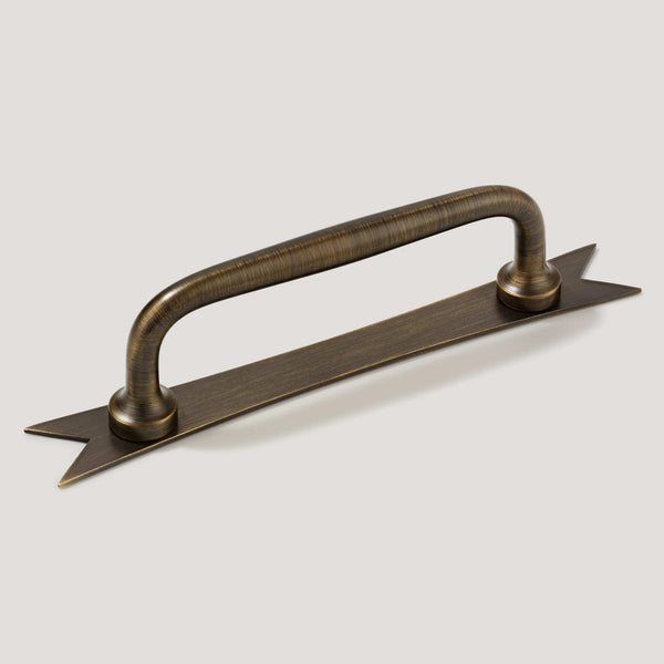 Grayson Cabinet Pull and Ribbon Backplate