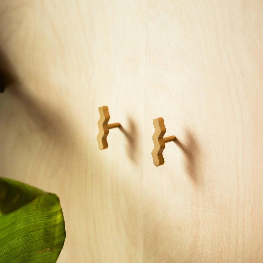 Squiggle T Cabinet Knob