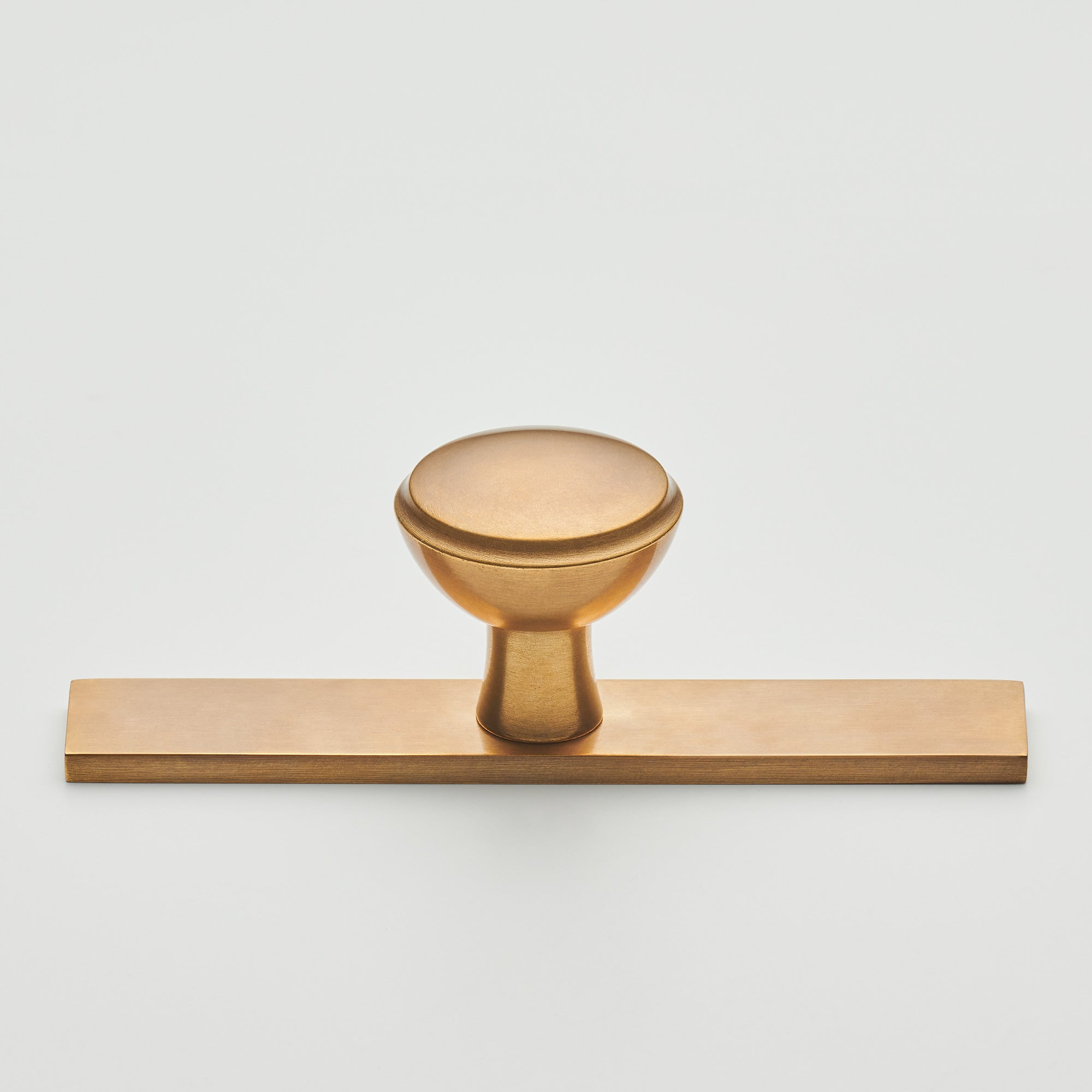 Prestbury Cabinet Knob on Rectangular Backplate