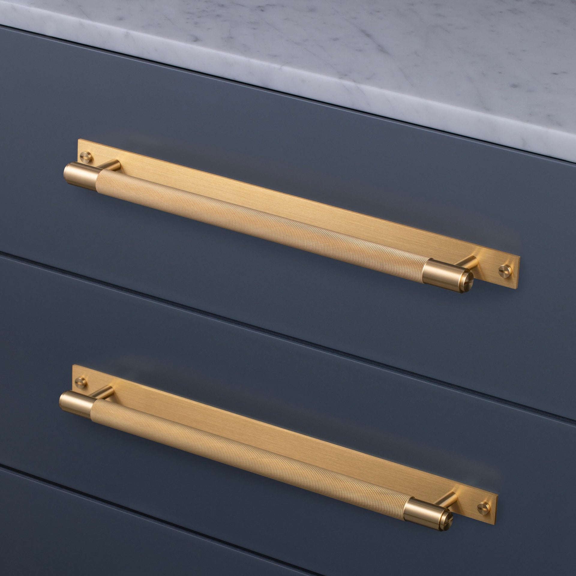 Cross Knurled Bar Cabinet Pull with Plate Cross Knurled Bar Cabinet Pull with Plate