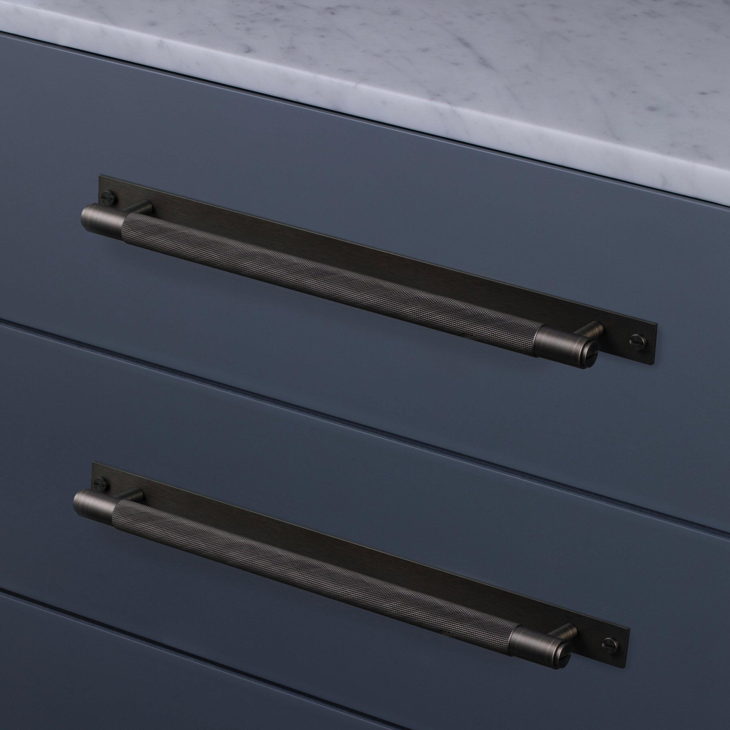 Cross Knurled Bar Cabinet Pull with Plate