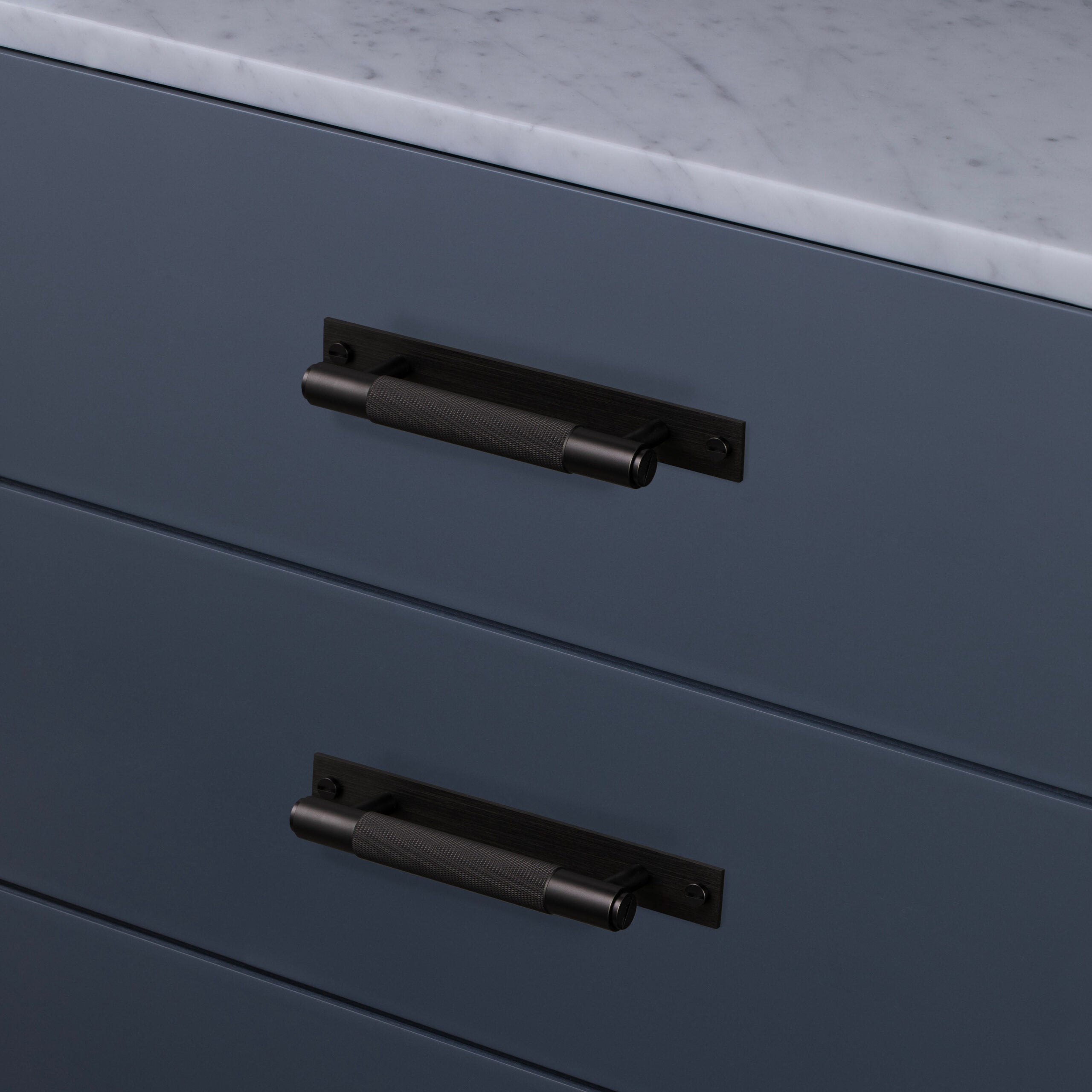 Cross Knurled Bar Cabinet Pull with Plate