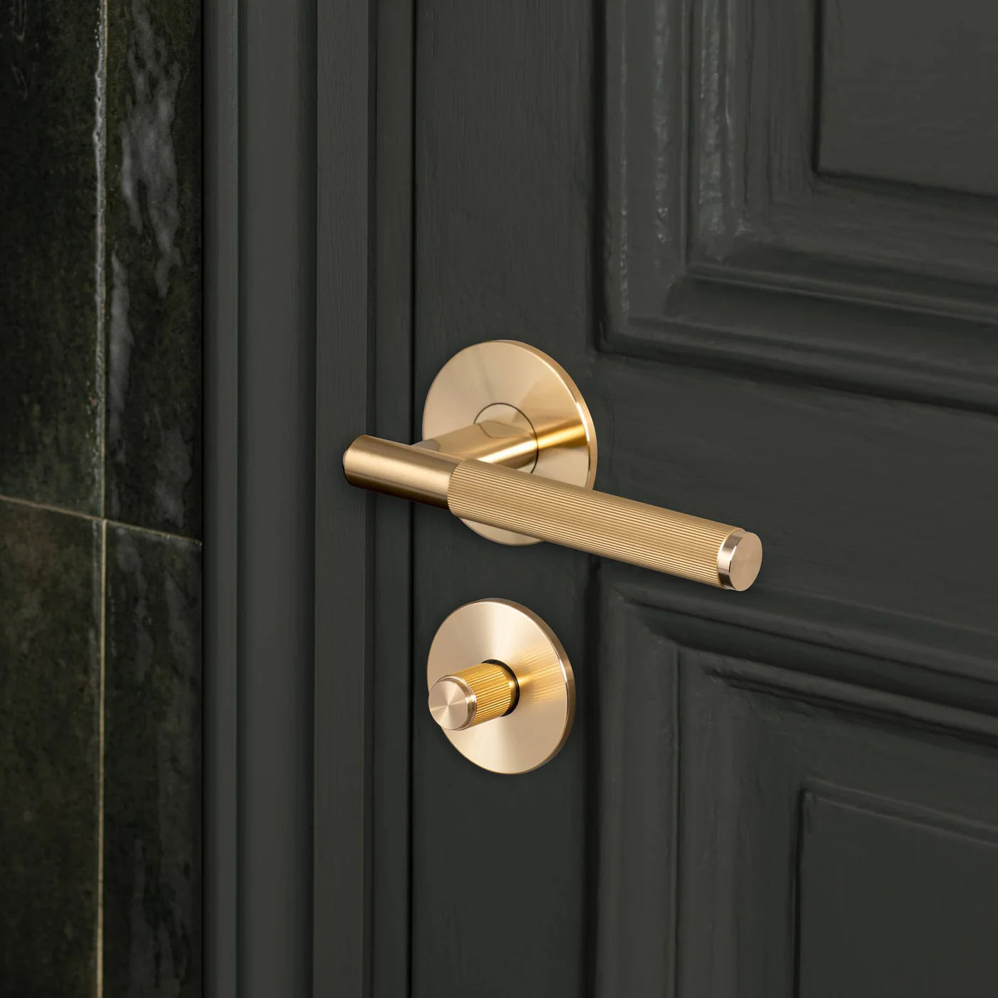 Linear Knurled Door Lever